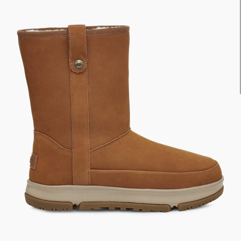 Women’s Classic Short Weather Waterproof Uggs sz 9 Tan